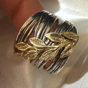 Vintage Sterling Silver 925 and Gold Leaf Ring Size 7.5. 6.9grams